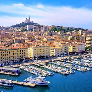 Logement Privé, Spacieux Et Moderne, Situé Entre Le Luberon, La Côte Marseillaise, La Provence Et Ses Richesses. , Pertuis France